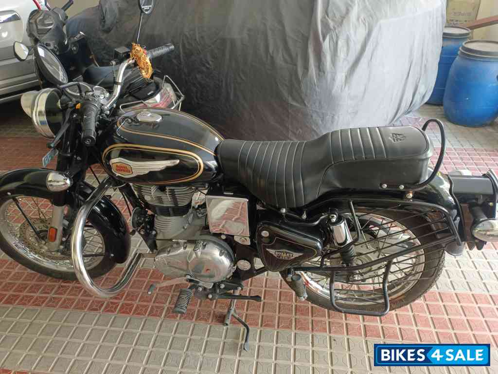 Black Royal Enfield Bullet Standard 350