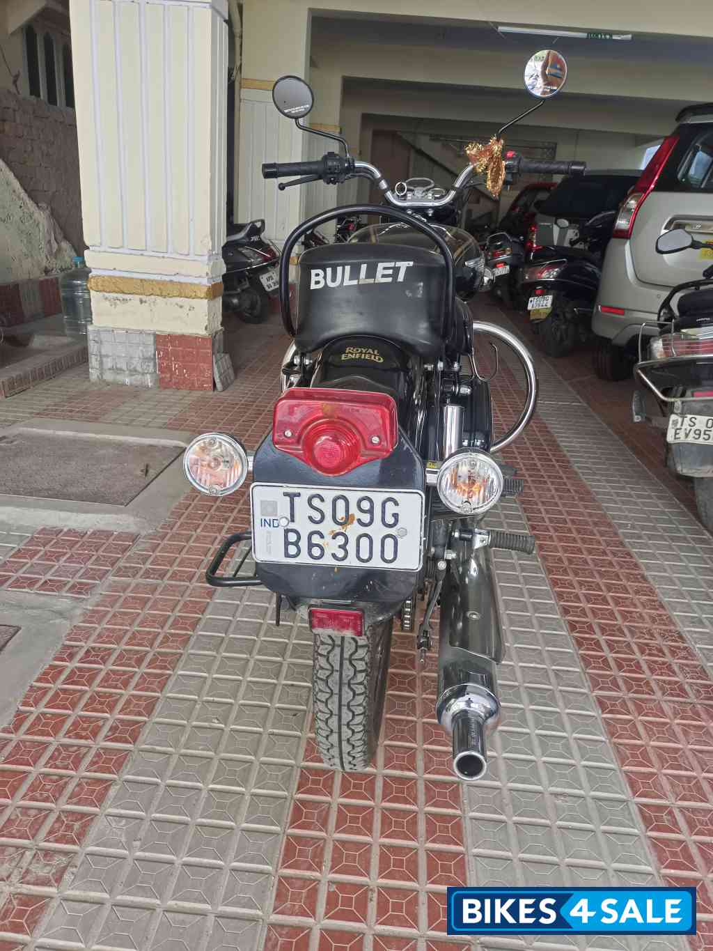 Black Royal Enfield Bullet Standard 350