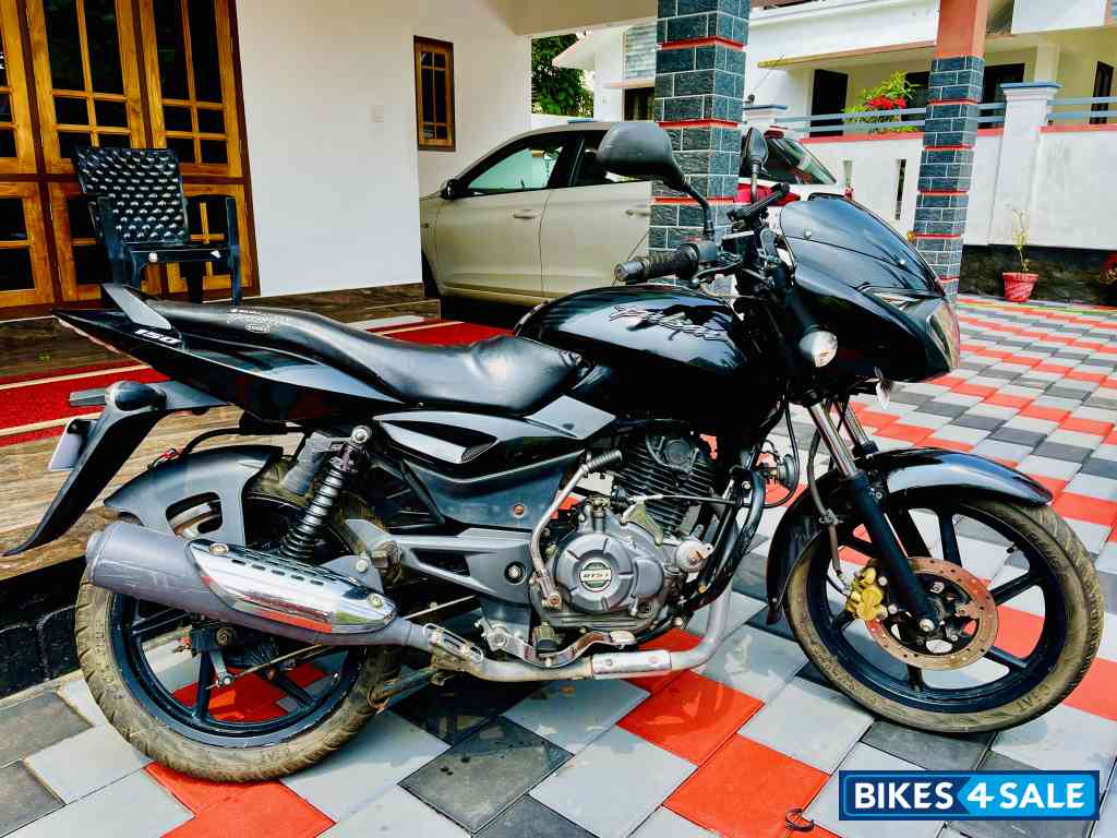 Classic Black Bajaj Pulsar 150 Classic