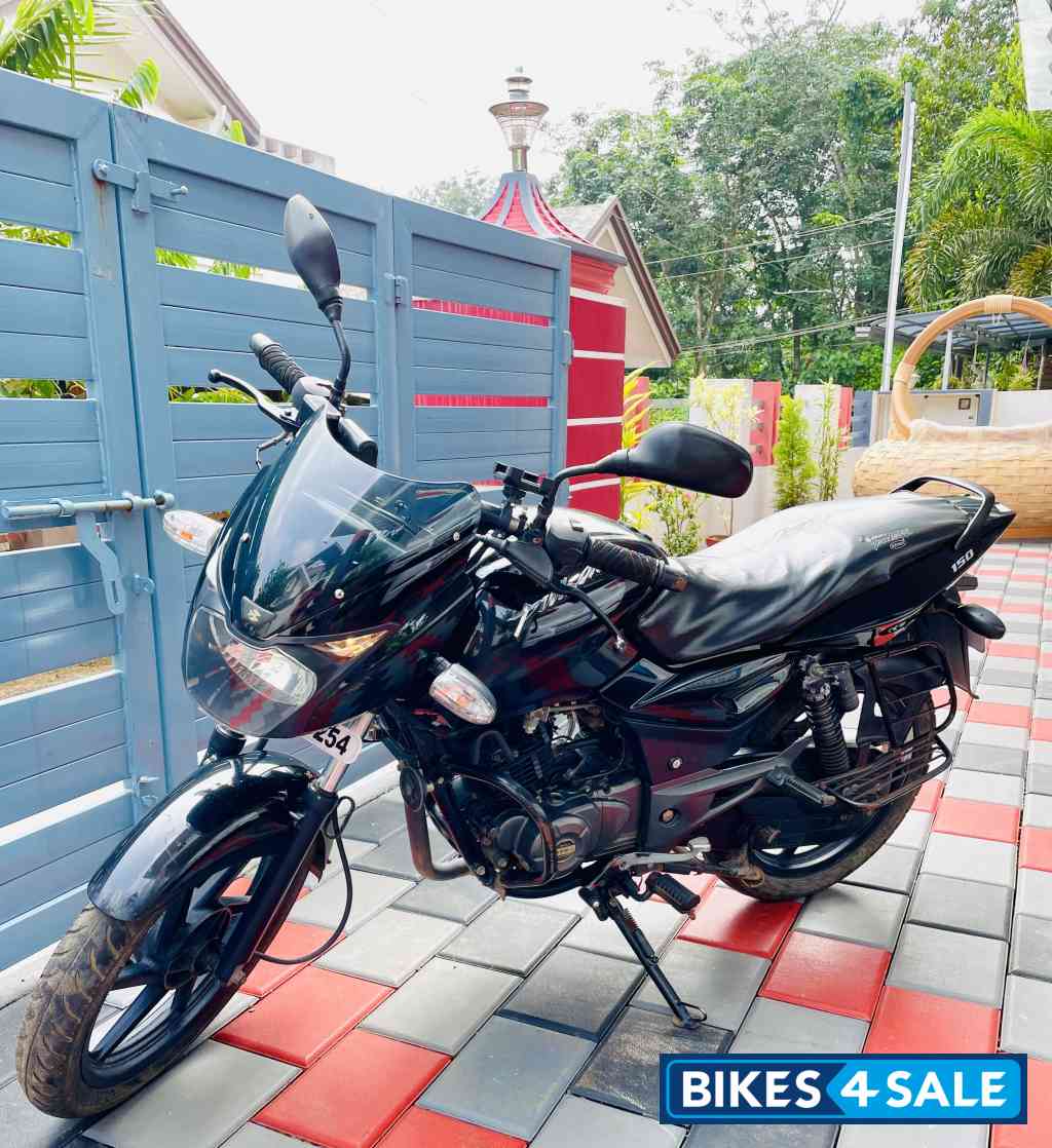 Classic Black Bajaj Pulsar 150 Classic