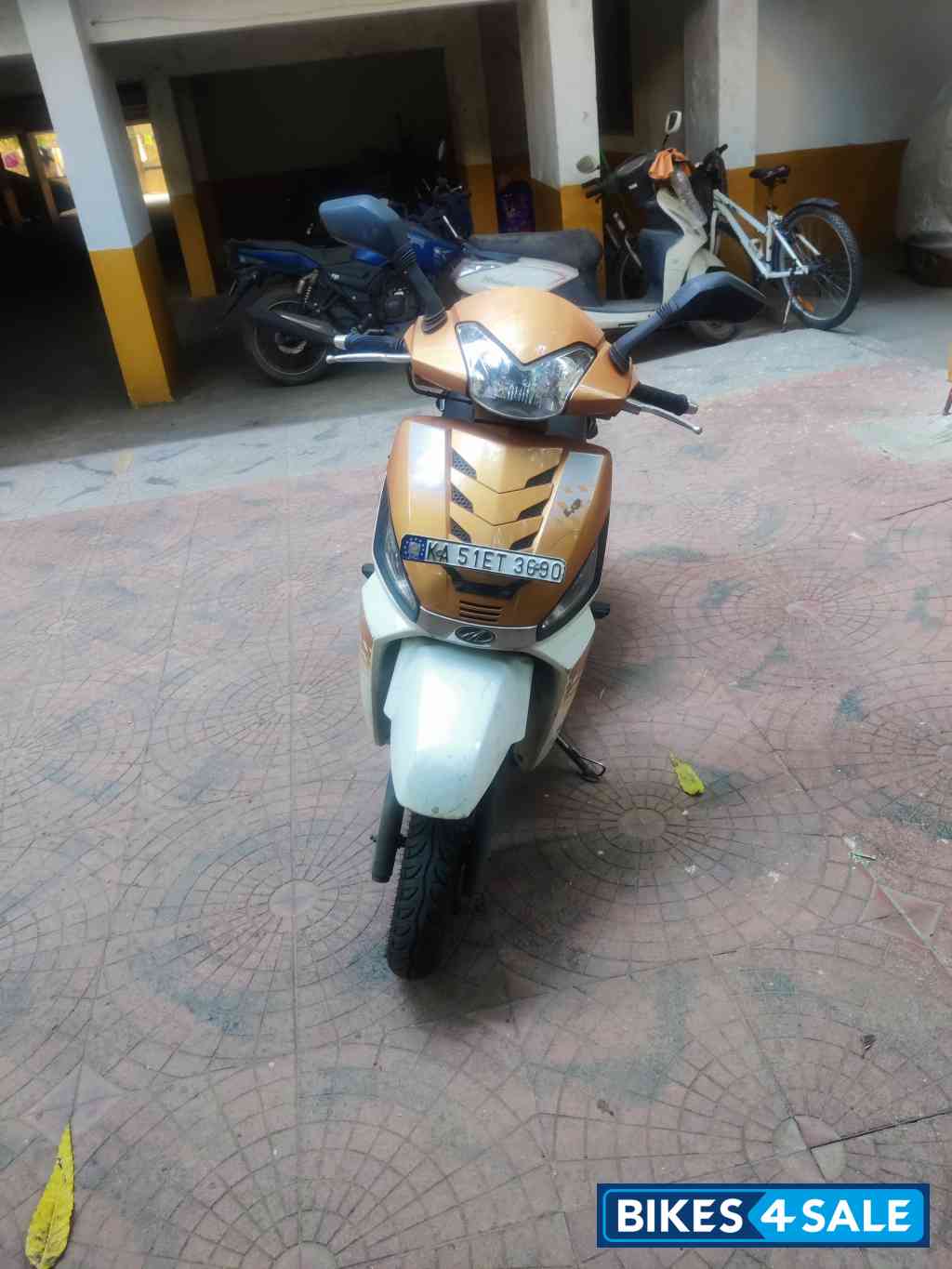 Mahindra Gusto 125