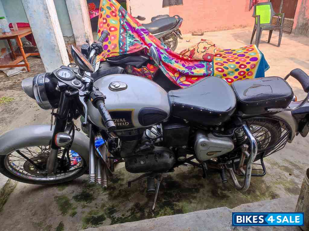 Silver Royal Enfield Classic 350