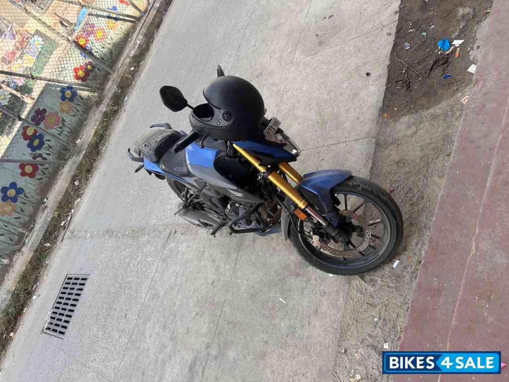 Blue Honda Hornet 2.0