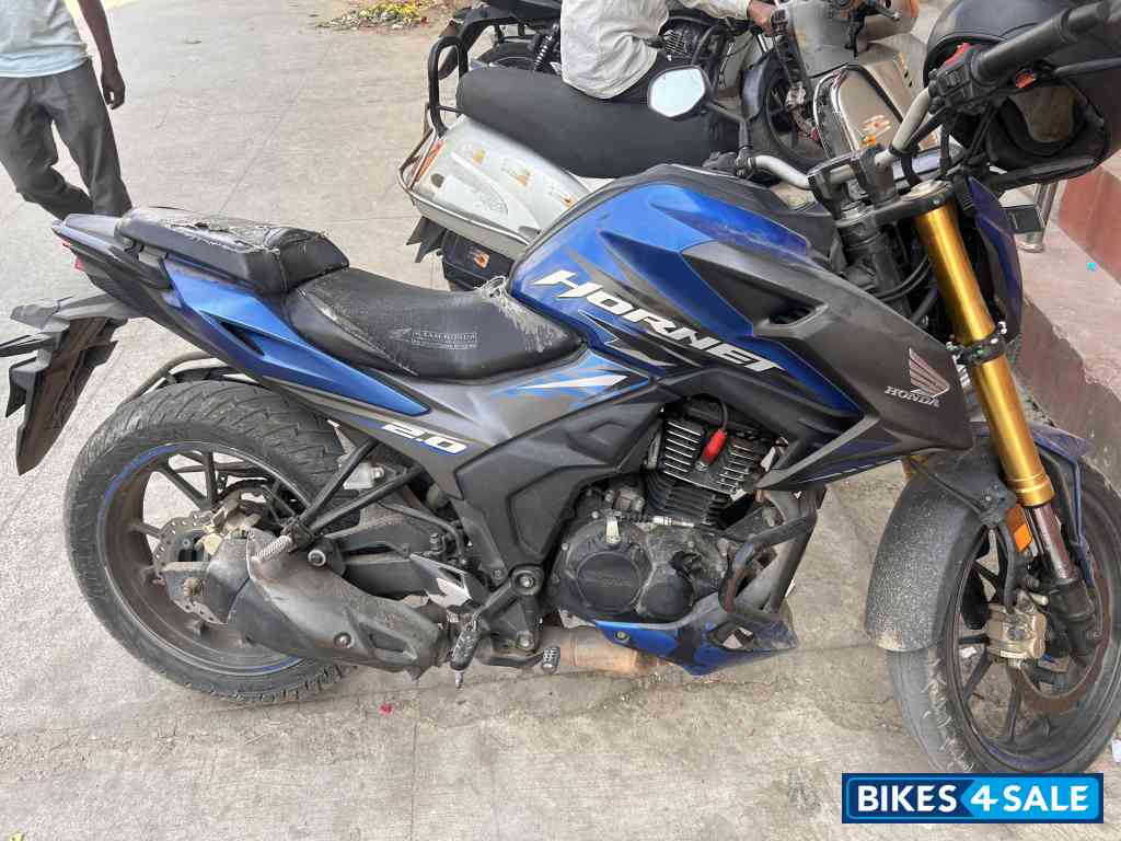 Blue Honda Hornet 2.0