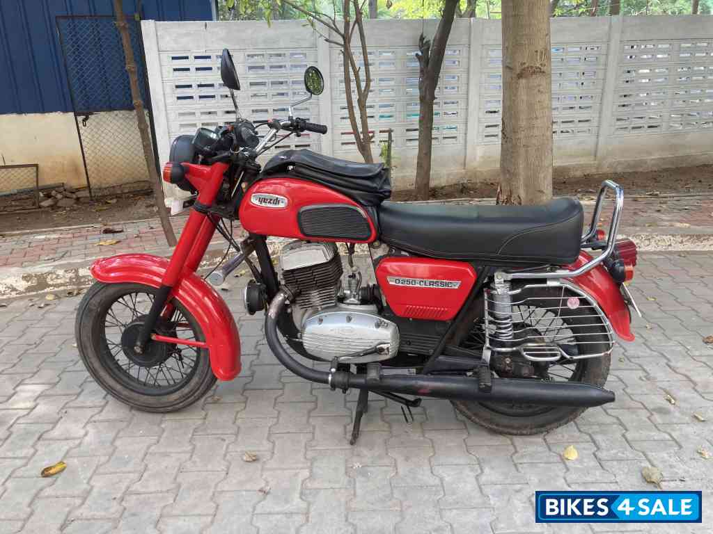 Ideal Jawa Yezdi Deluxe