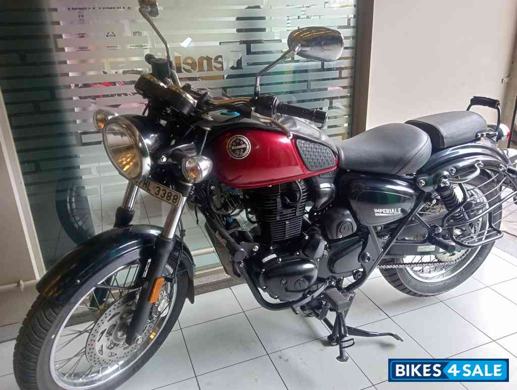Red Benelli Imperiale 400 BS6
