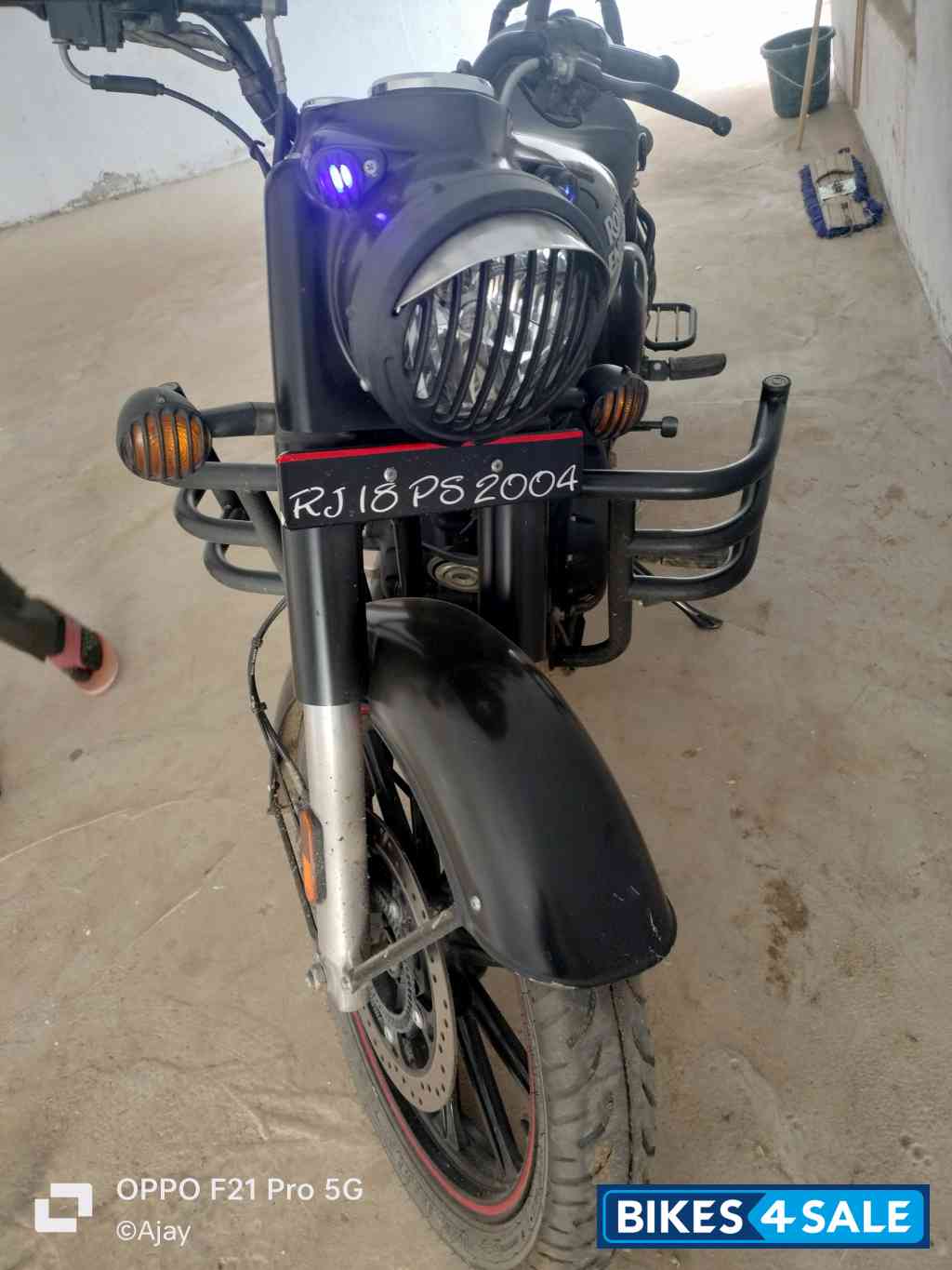 Royal Enfield Classic Stealth Black