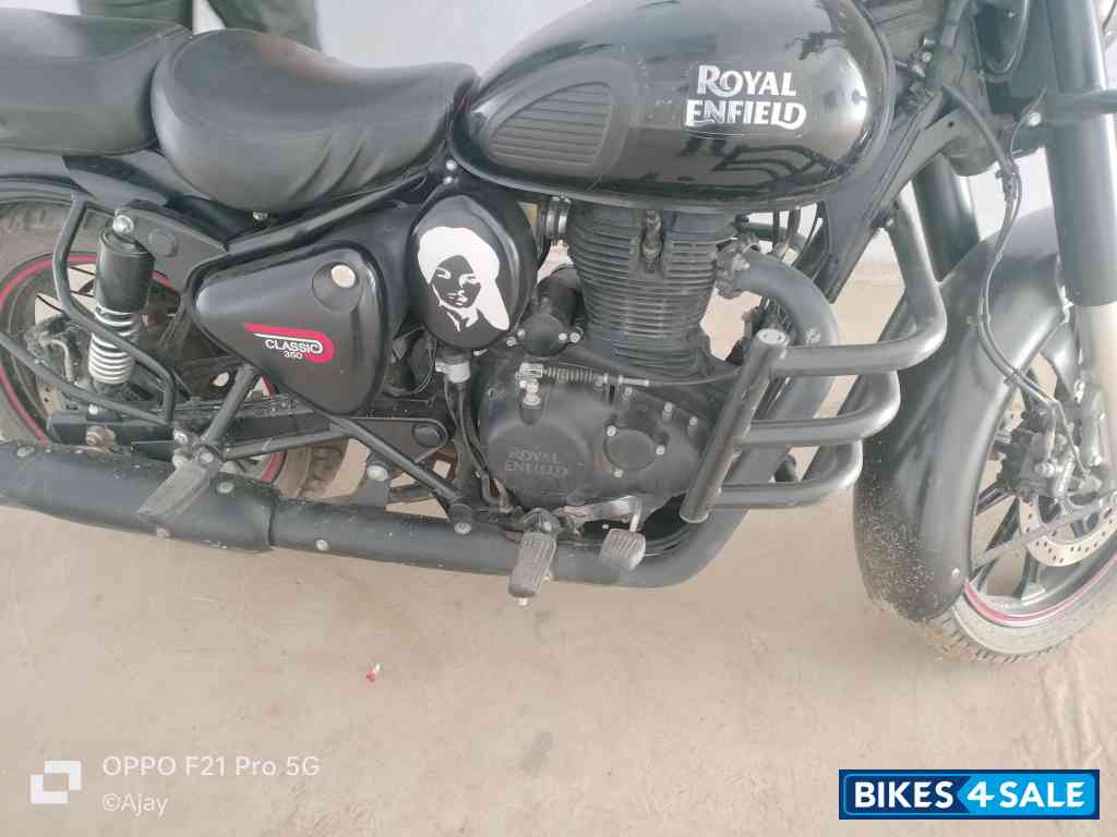 Royal Enfield Classic Stealth Black