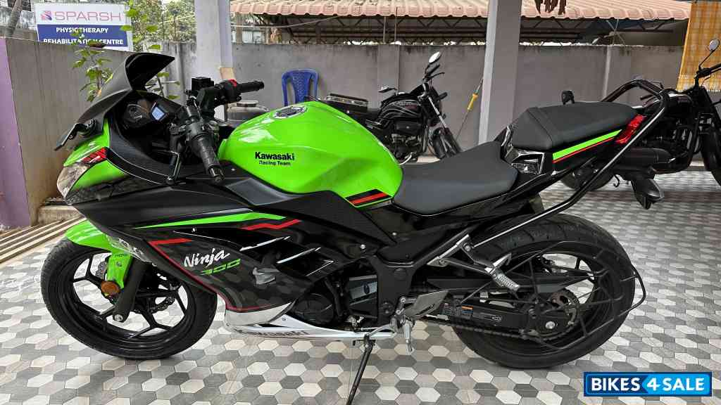 Kawasaki Ninja 300 BS6