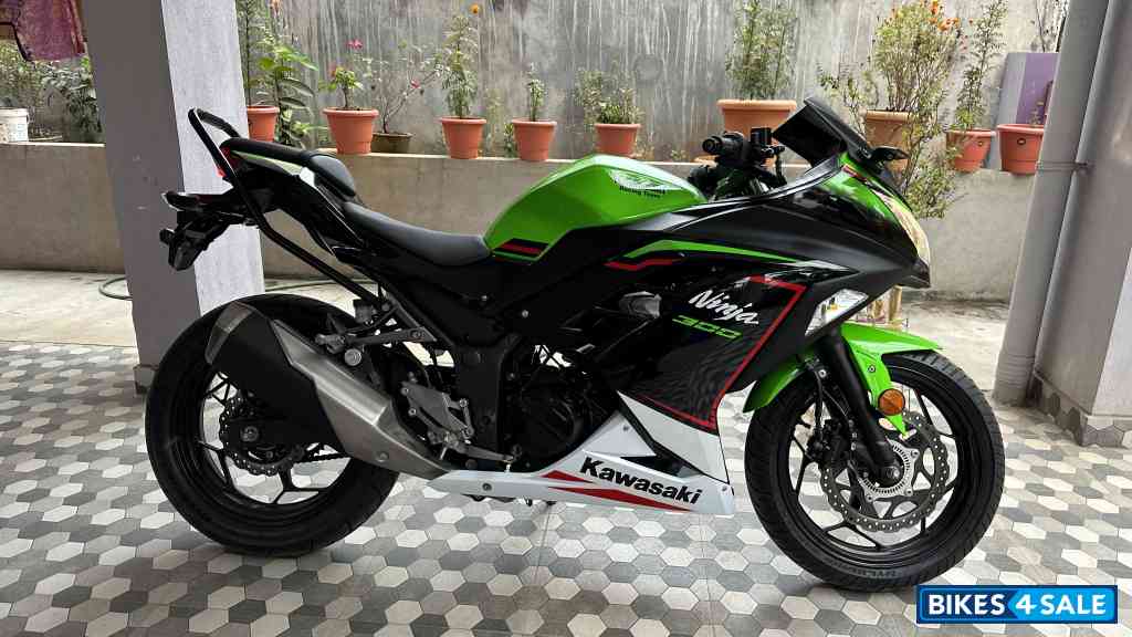 Kawasaki Ninja 300 BS6