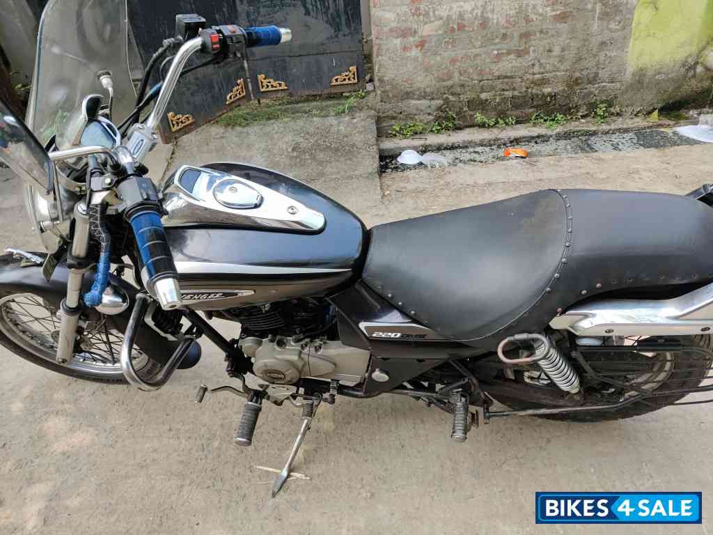 Bajaj Avenger 220 DTS-i