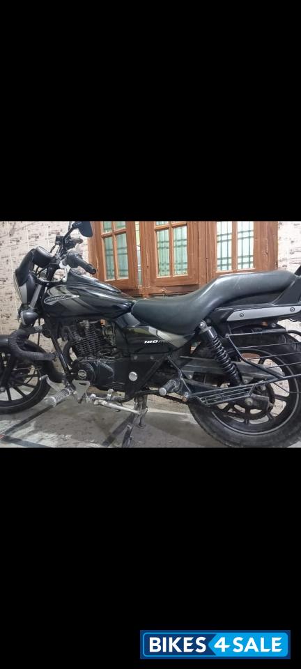 Bajaj Avenger 180 DTS-i