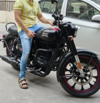 Royal Enfield Classic Stealth Black 2022 Model