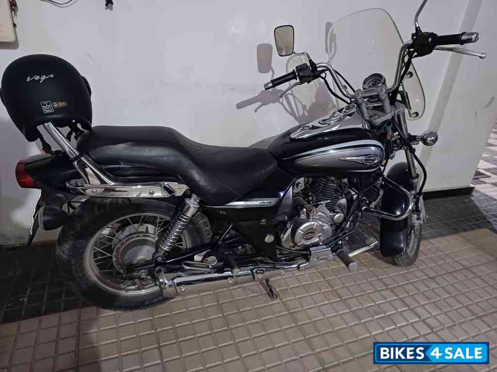 Black Bajaj Avenger Cruise 220 BS6