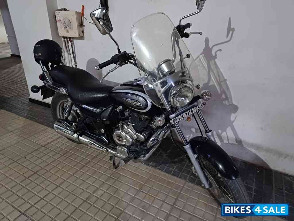 Black Bajaj Avenger Cruise 220 BS6