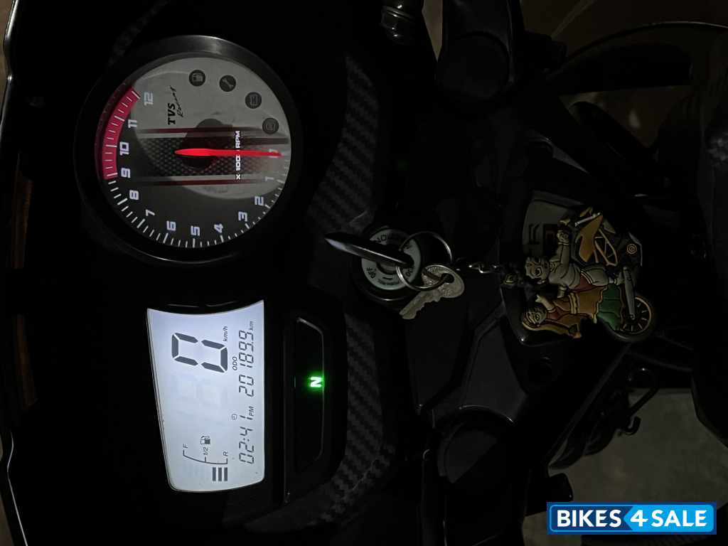 Black TVS Apache RTR 160