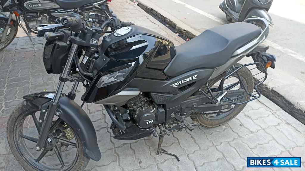 Black TVS Raider Single Seat