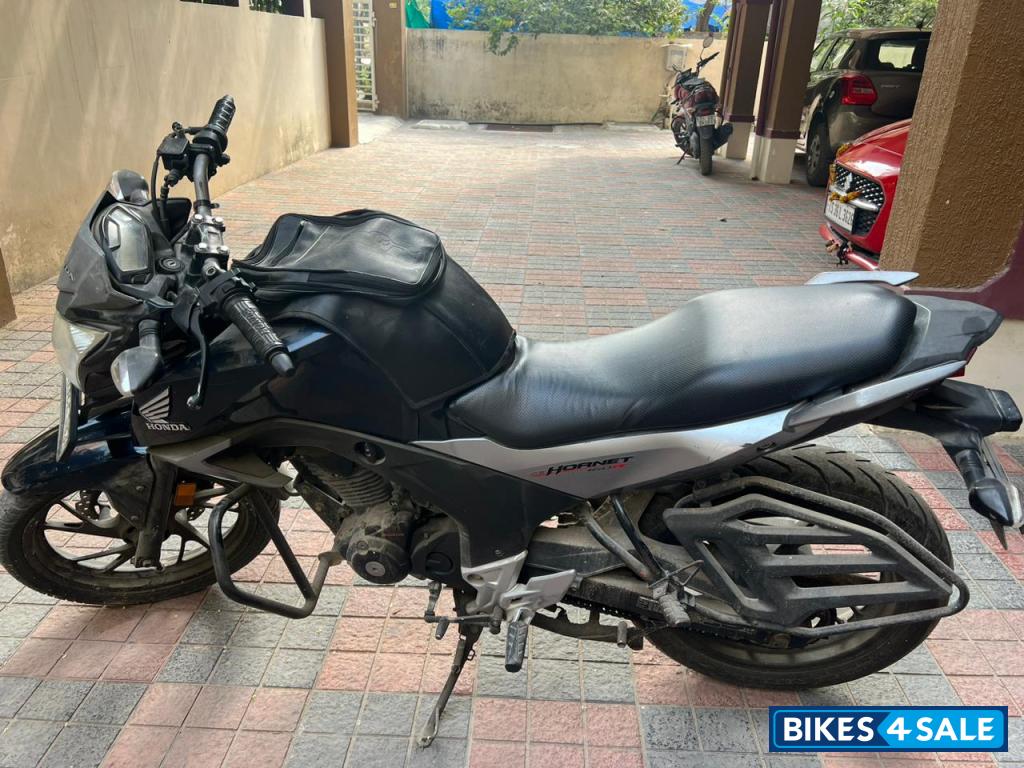 Navy Blue Honda CB Hornet 160R