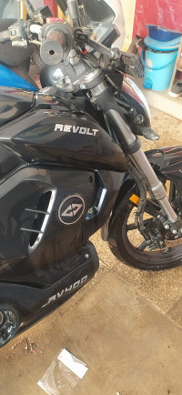 Revolt RV 400