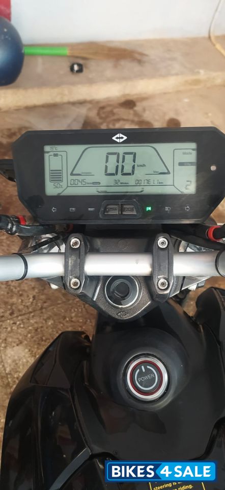 Revolt RV 400 Revolt RV 400