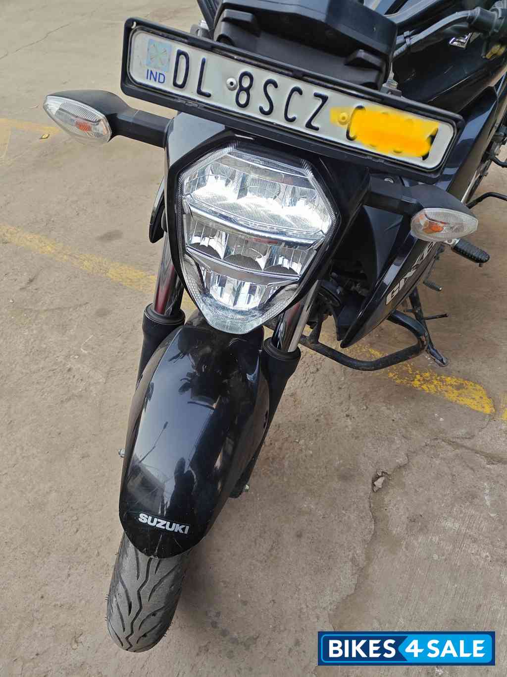 Sparkle Black Suzuki Gixxer ABS