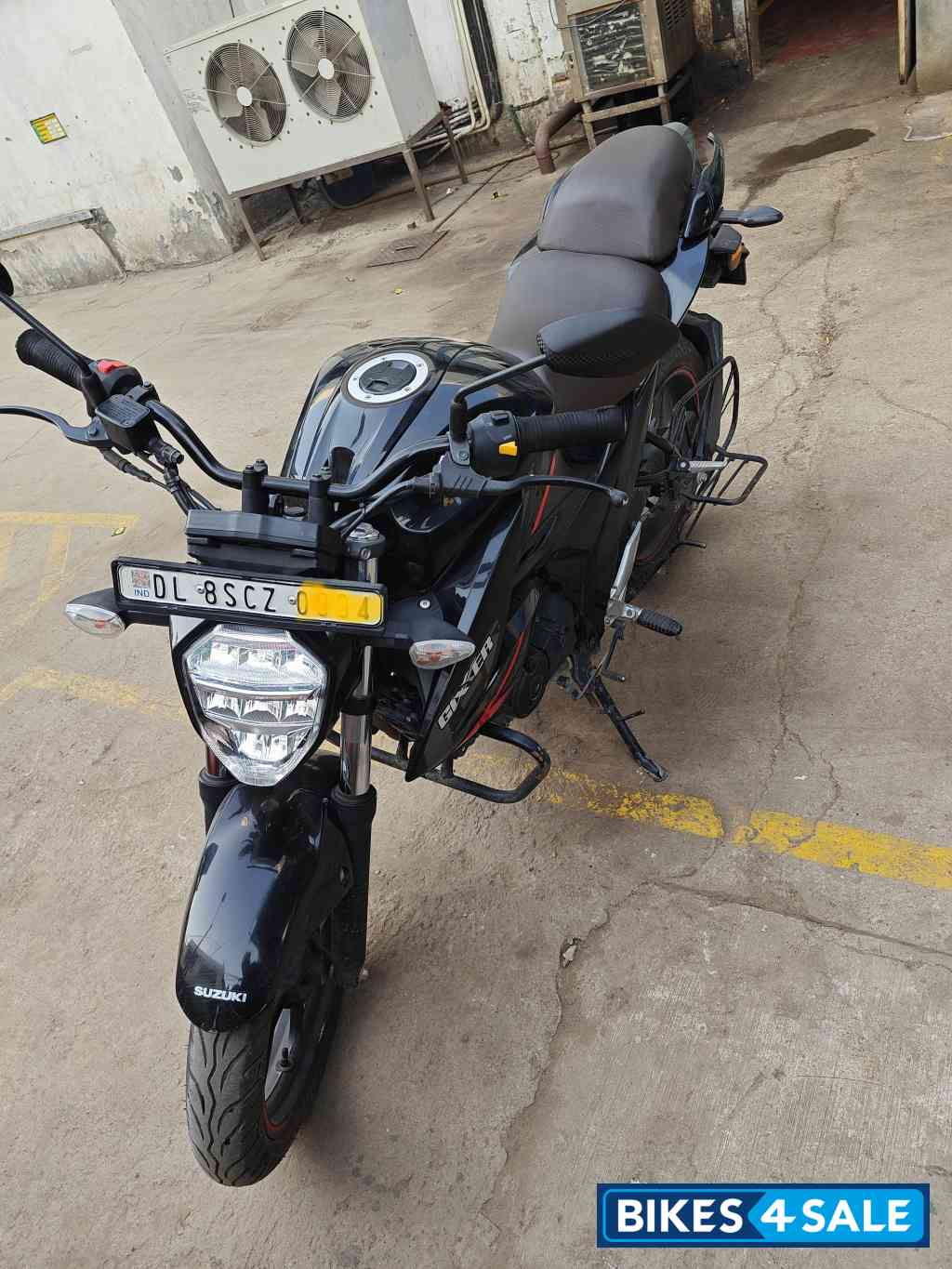 Sparkle Black Suzuki Gixxer ABS