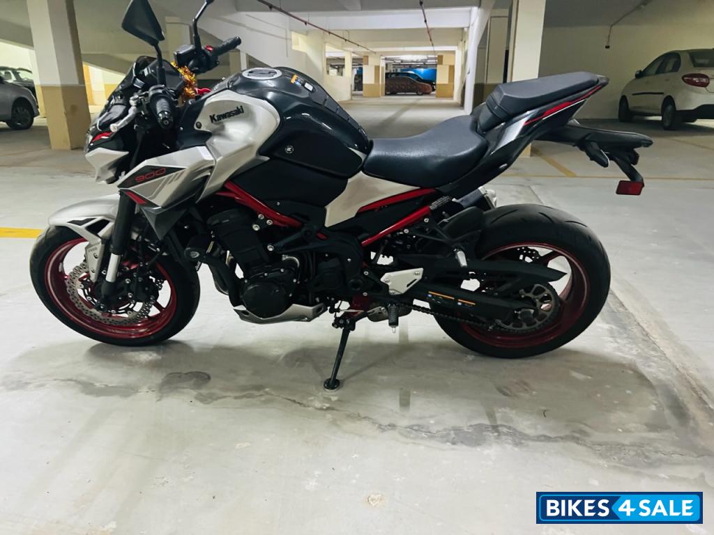 Black &red Kawasaki Z900 2023 Black &red Kawasaki Z900 2023