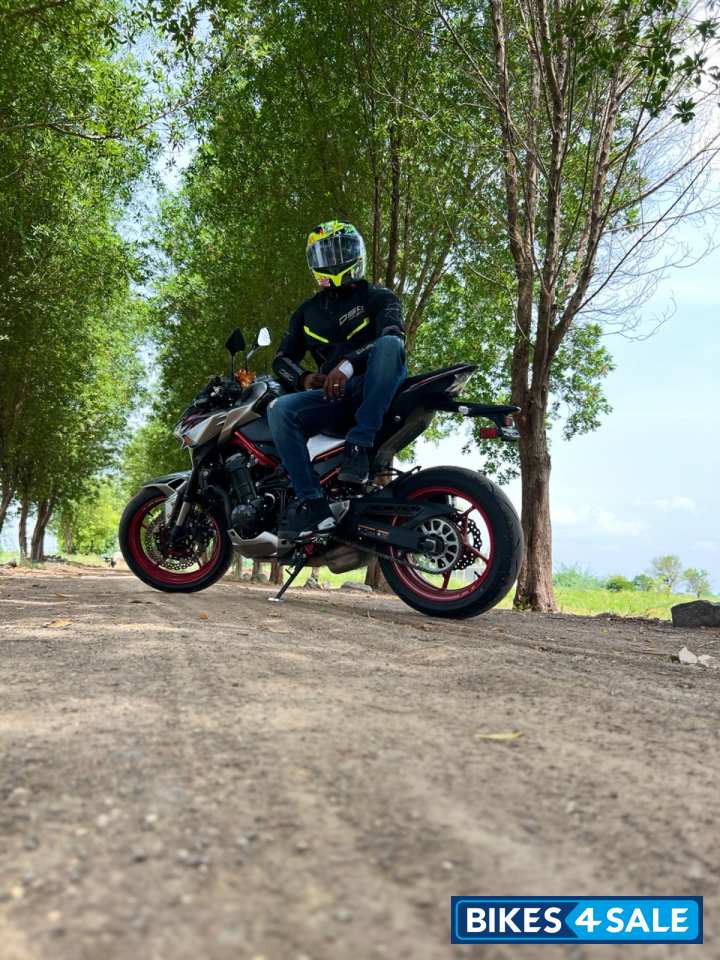 Black &red Kawasaki Z900 2023 Black &red Kawasaki Z900 2023