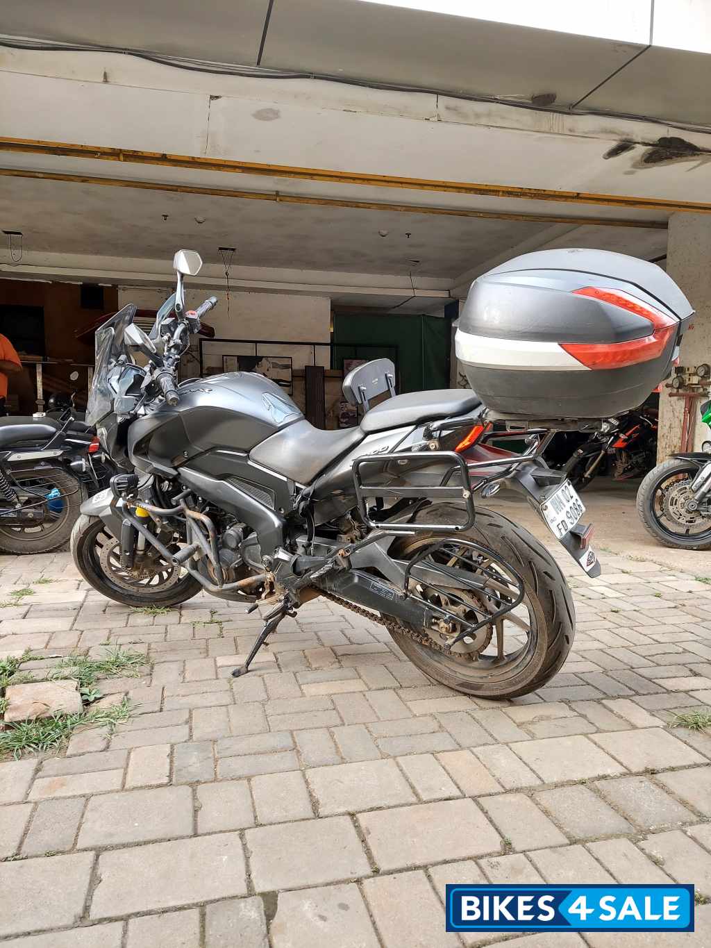 Black Bajaj Dominar 400 ABS BS6