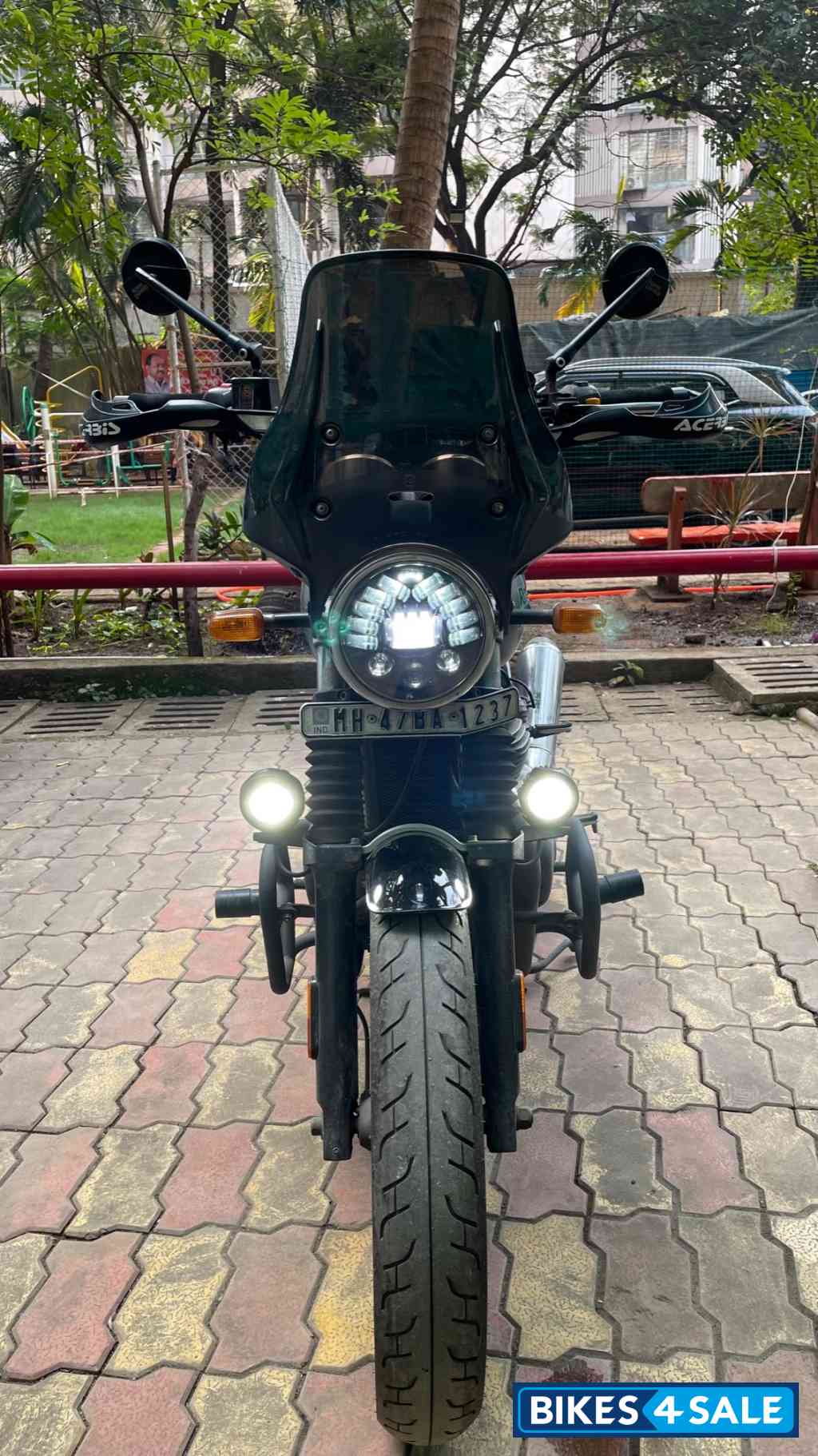Black Royal Enfield Interceptor 650 Twin