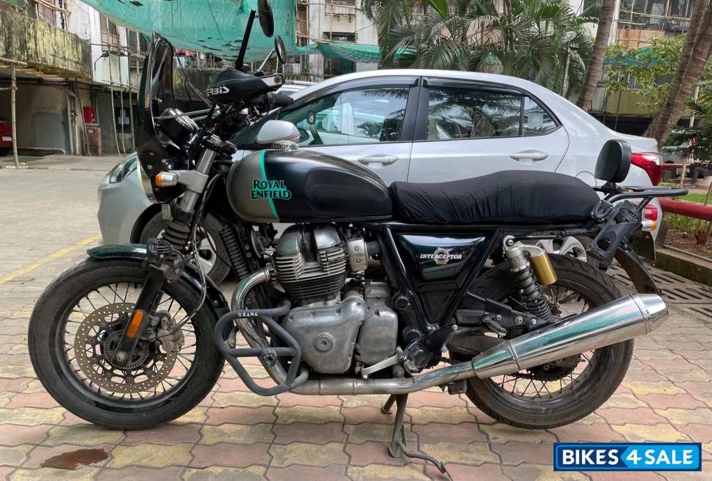 Black Royal Enfield Interceptor 650 Twin