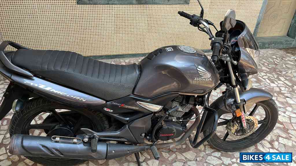 Grey Honda CB Unicorn