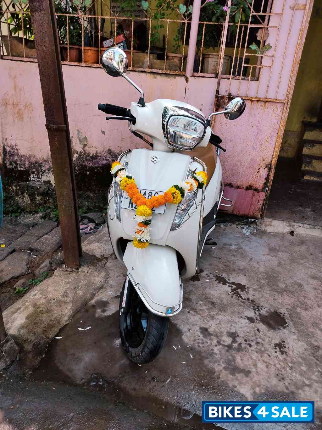 White Suzuki Access 125 BS6