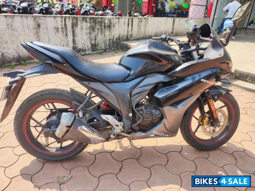 Black Suzuki Gixxer SF