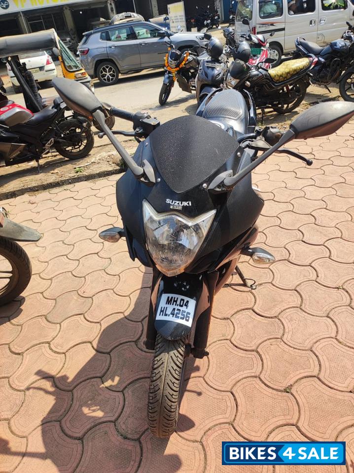 Black Suzuki Gixxer SF