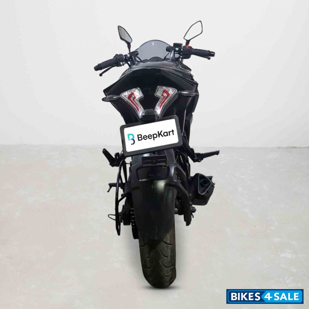 Bajaj Pulsar RS 200