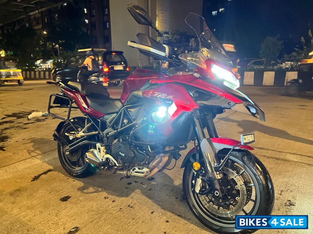 Red Benelli TRK 502