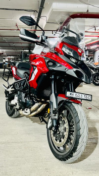 Red Benelli TRK 502