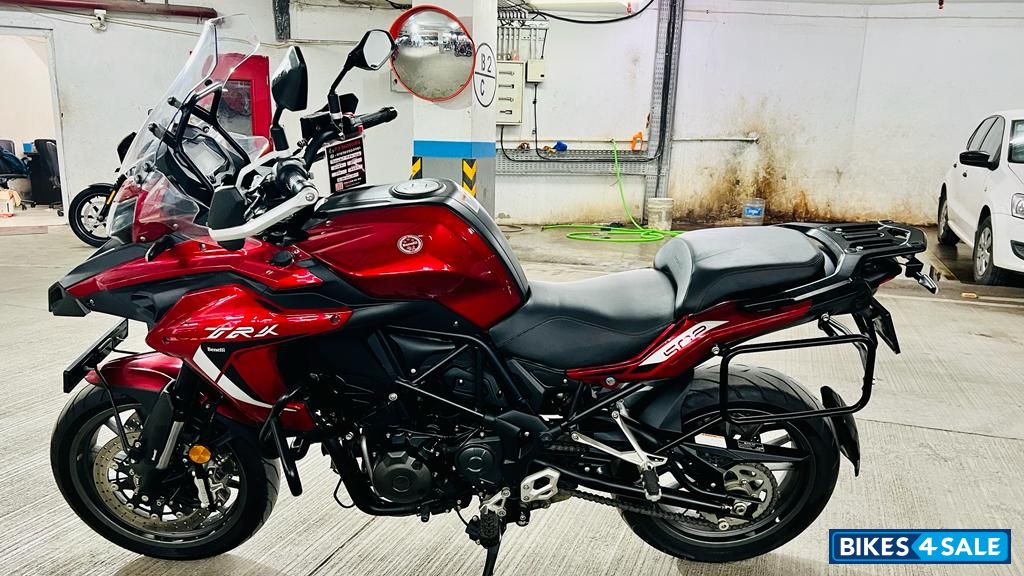 Red Benelli TRK 502