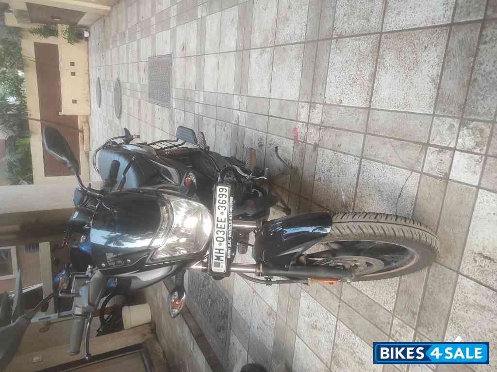 Black Bajaj Platina 110 ABS Black Bajaj Platina 110 ABS