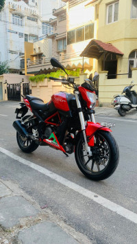 Red Benelli TNT 25