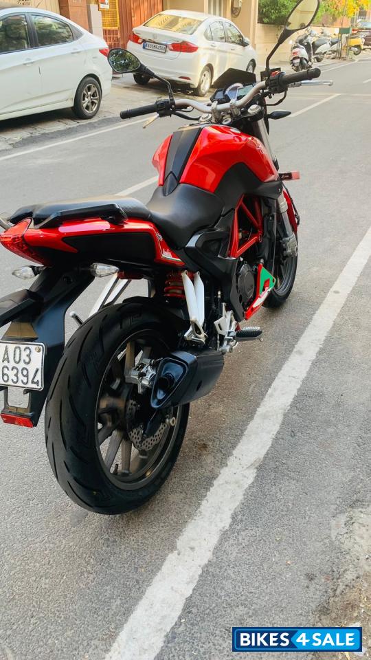 Red Benelli TNT 25