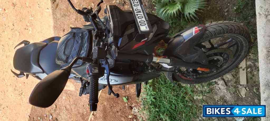 Bajaj Pulsar N250 Dual Channel ABS