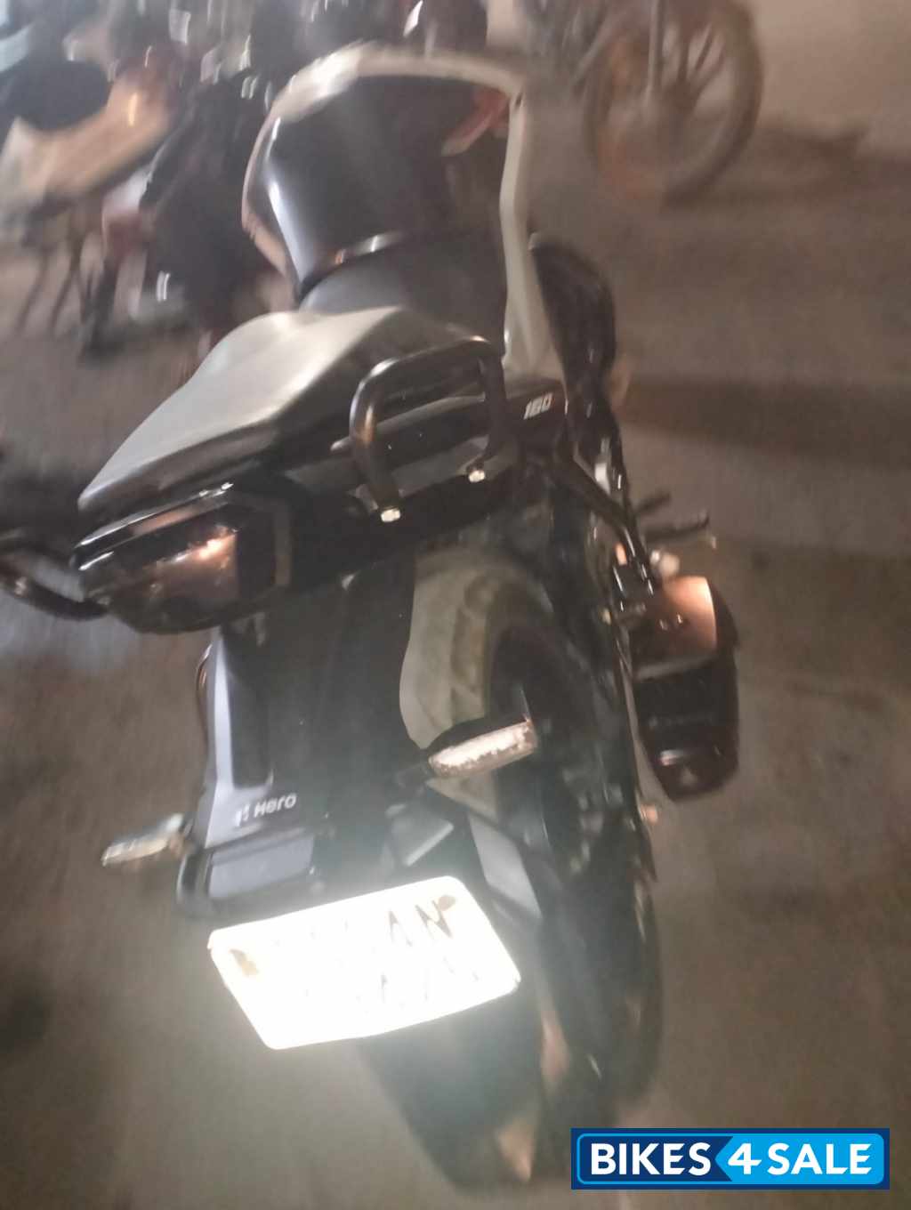 White And Black Hero Xtreme 160R