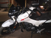 White And Black Hero Xtreme 160R