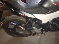 White And Black Hero Xtreme 160R