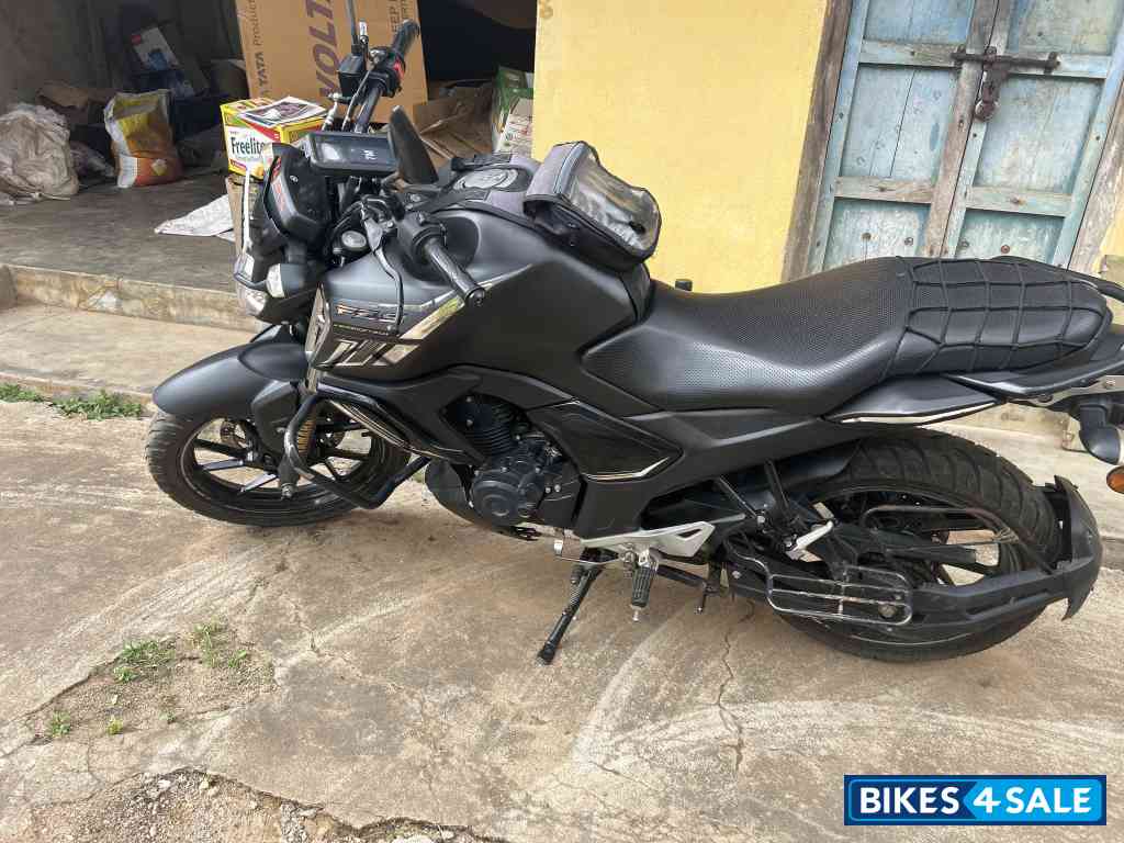 Matti Black Yamaha FZ-S FI V3