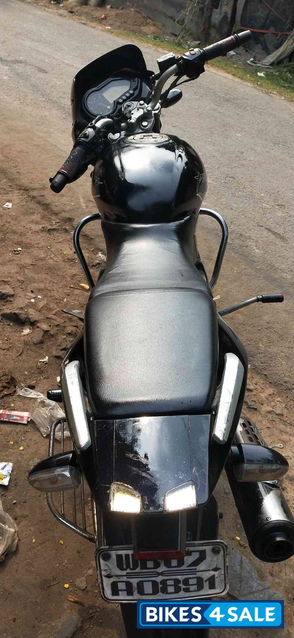 Bajaj Pulsar P150 Twin Disc Split Seat