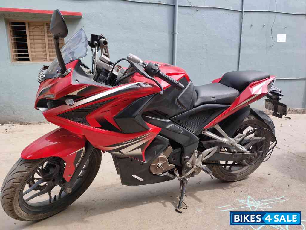 Bajaj Pulsar RS 200 ABS