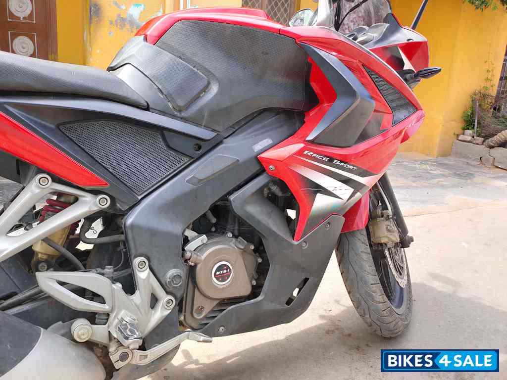 Bajaj Pulsar RS 200 ABS